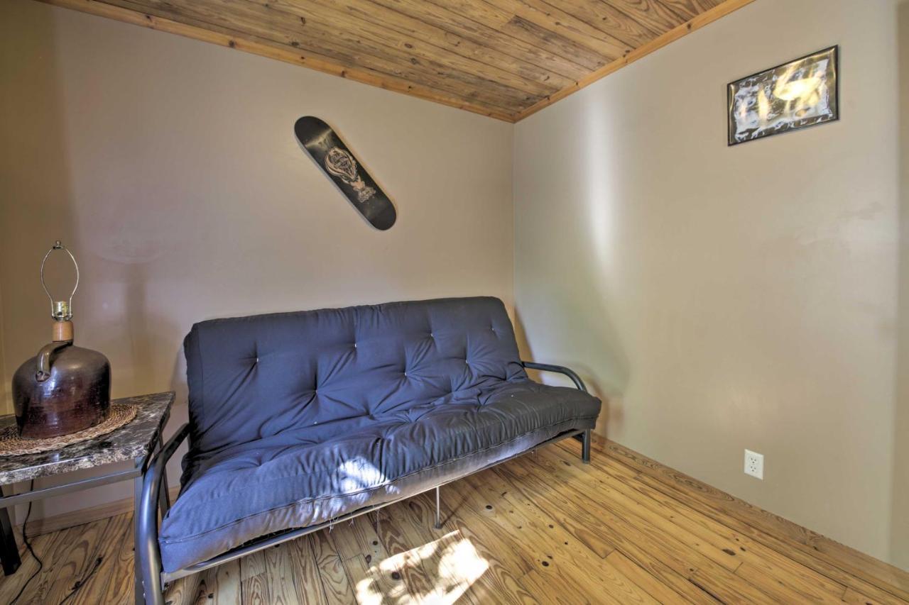 Pet-Friendly Cottage With Fire Pit - 3 Mi To Siu! Carbondale Εξωτερικό φωτογραφία