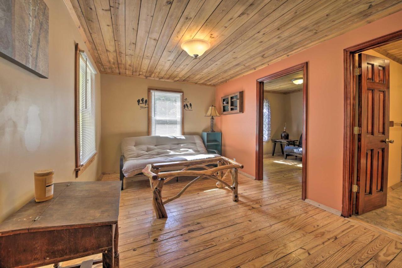 Pet-Friendly Cottage With Fire Pit - 3 Mi To Siu! Carbondale Εξωτερικό φωτογραφία