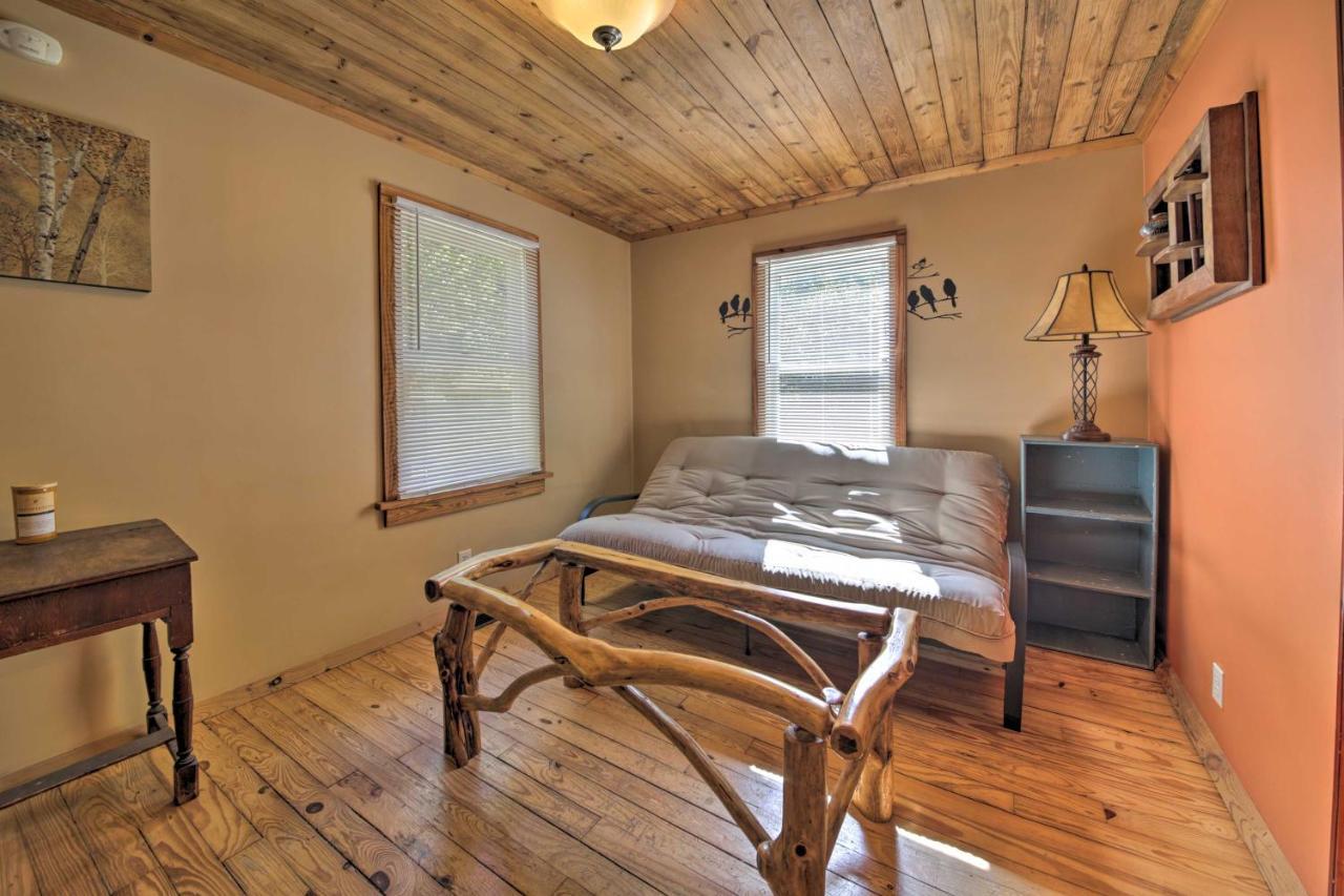 Pet-Friendly Cottage With Fire Pit - 3 Mi To Siu! Carbondale Εξωτερικό φωτογραφία