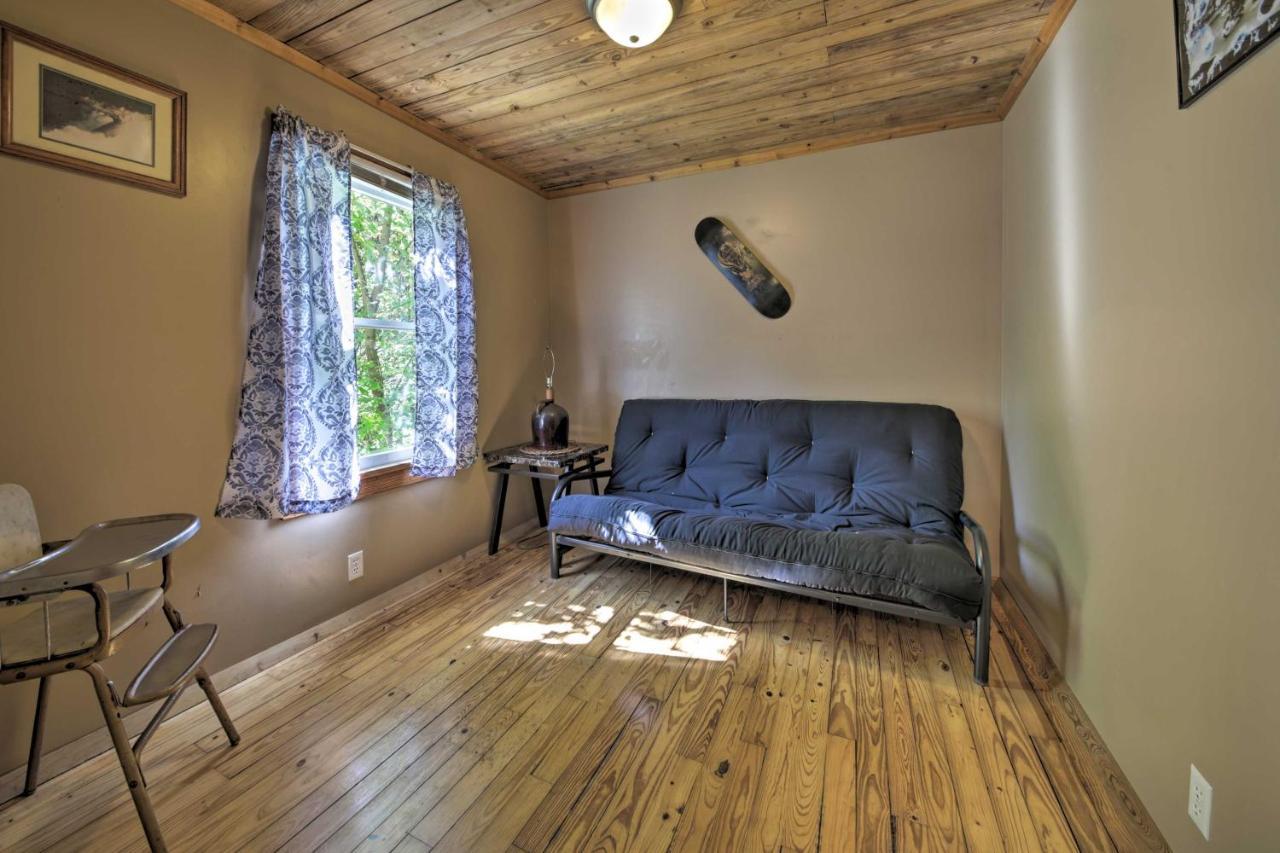 Pet-Friendly Cottage With Fire Pit - 3 Mi To Siu! Carbondale Εξωτερικό φωτογραφία