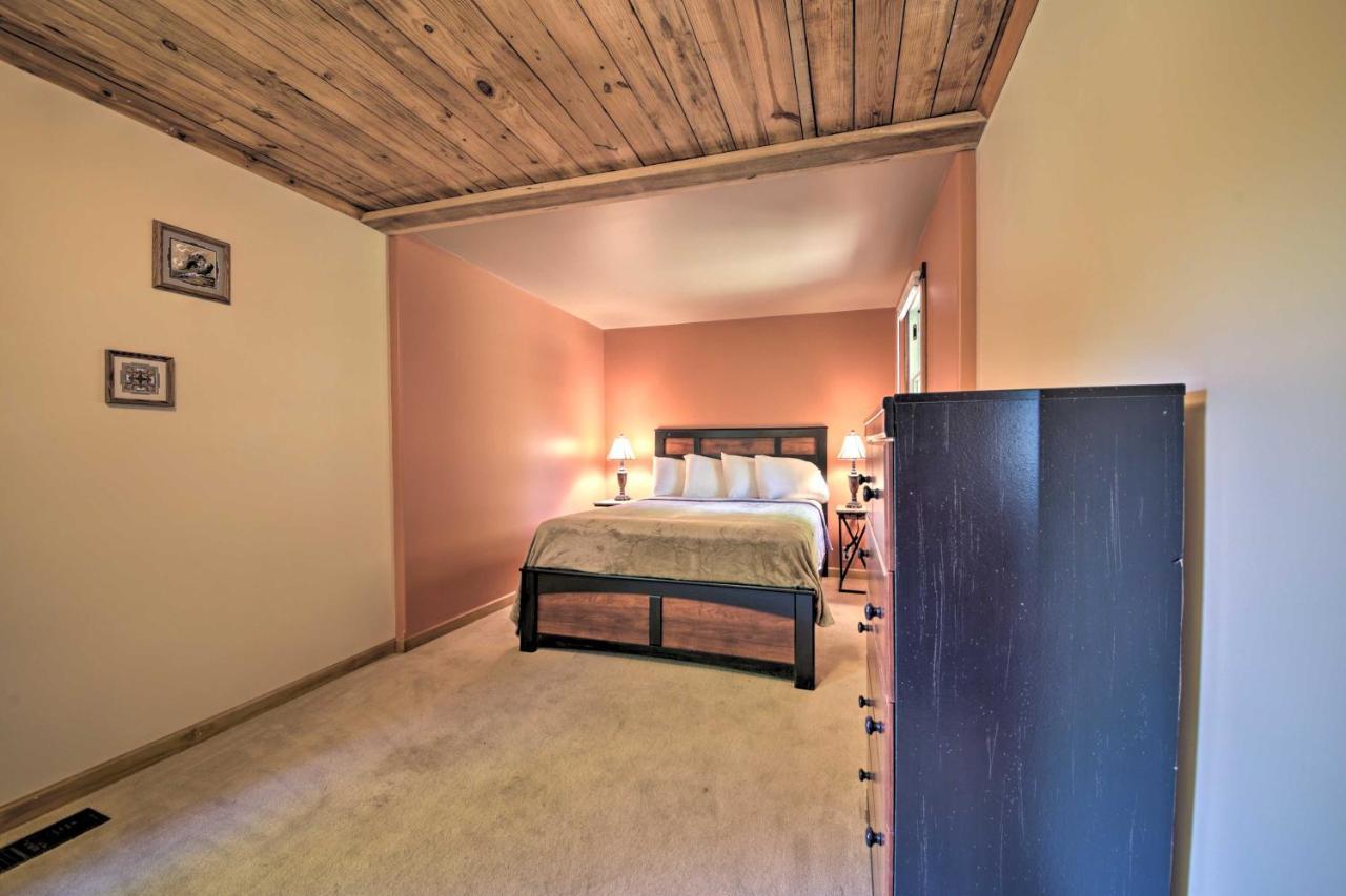 Pet-Friendly Cottage With Fire Pit - 3 Mi To Siu! Carbondale Εξωτερικό φωτογραφία