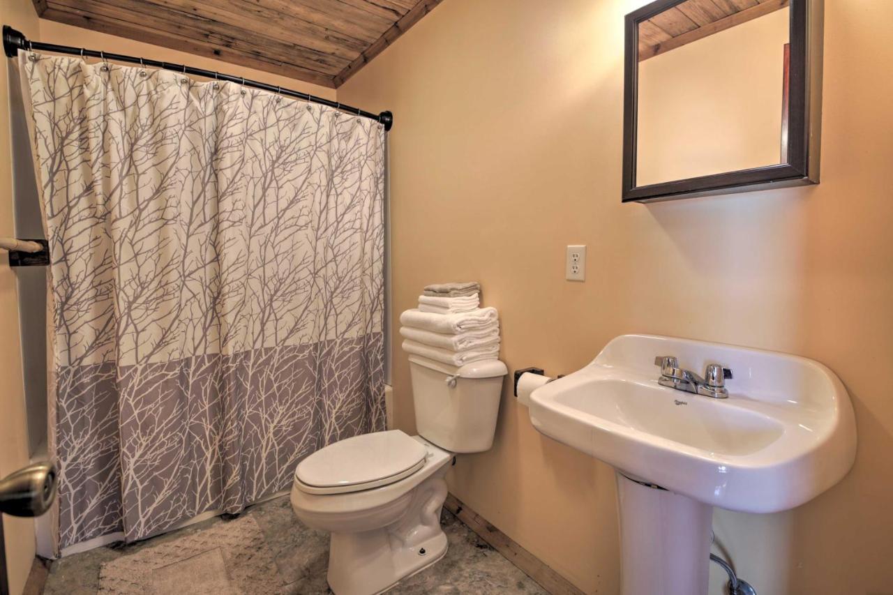 Pet-Friendly Cottage With Fire Pit - 3 Mi To Siu! Carbondale Εξωτερικό φωτογραφία