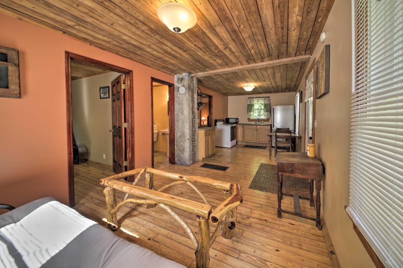 Pet-Friendly Cottage With Fire Pit - 3 Mi To Siu! Carbondale Εξωτερικό φωτογραφία