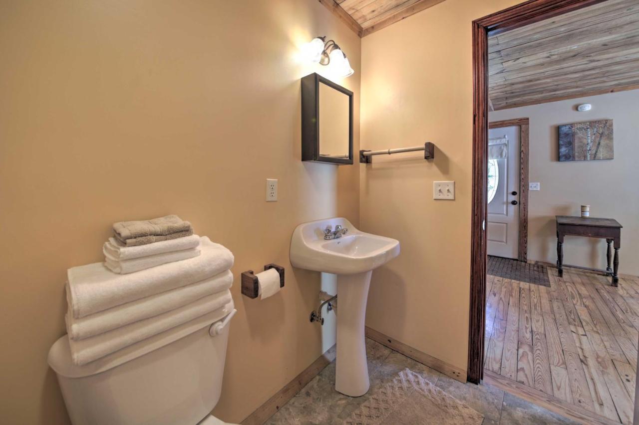 Pet-Friendly Cottage With Fire Pit - 3 Mi To Siu! Carbondale Εξωτερικό φωτογραφία